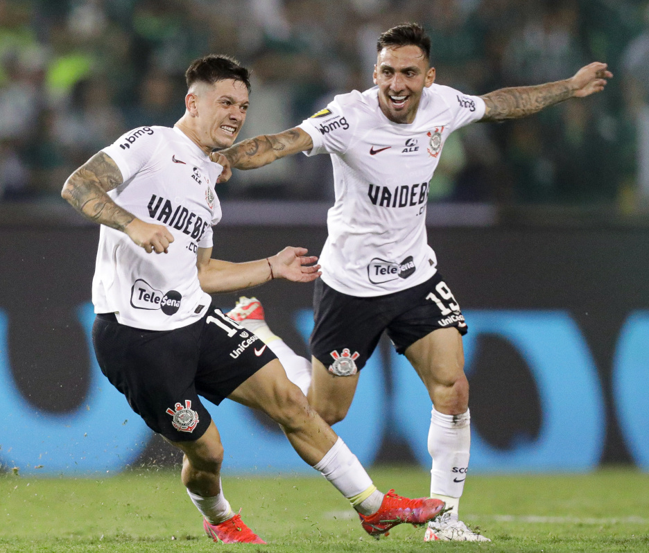 Corinthians chega a Maringá para enfrentar o Cianorte na Copa do Brasil