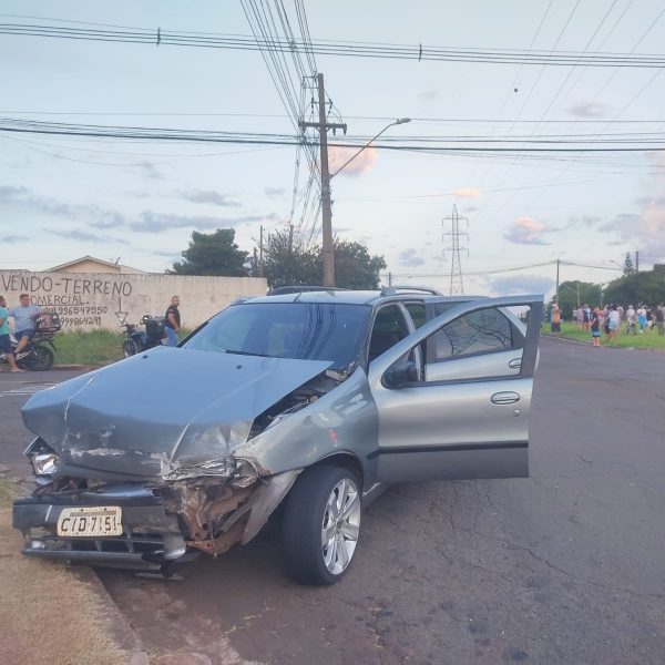 Criança é ejetada de veículo e fica em estado grave