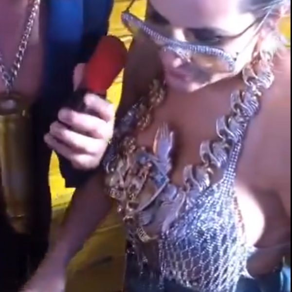 Deolane Bezerra aparece em vídeo usando cordão de ouro de chefe do tráfico 