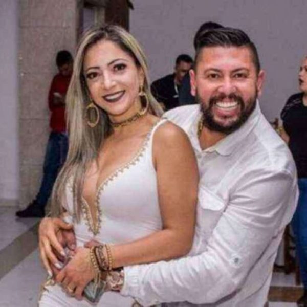 Cristiana e Edson Brittes abraçados