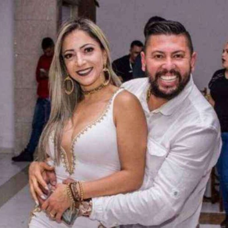  Cristiana e Edson Brittes abraçados 