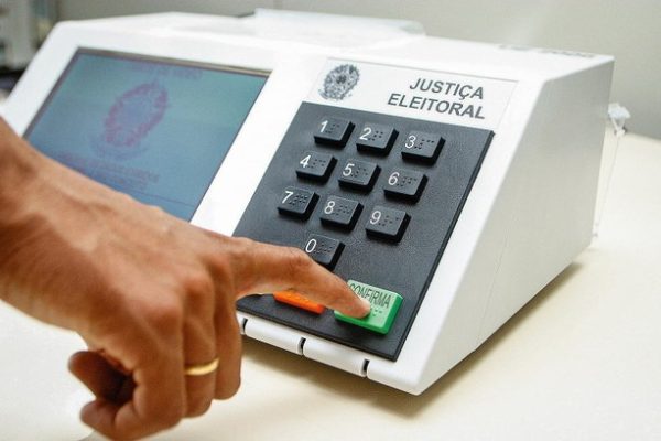 AS eleições são o momento que todo o Brasileiro acima de 16 anos pode exercer a sua cidadania