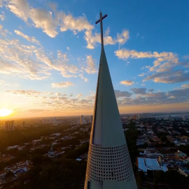 catedral de maringá e céu azul