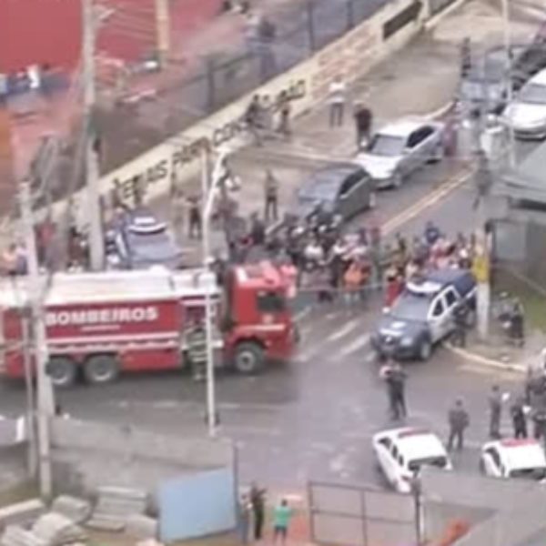  Helicóptero cai perto de supermercado e deixa sete pessoas feridas 