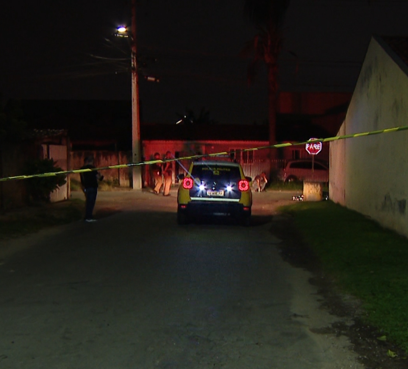 Homem é morto a tiros na frente de casa; polícia investiga “acerto de contas”