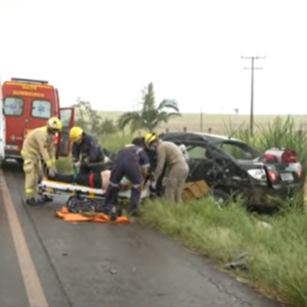 acidente entre carro e caminhão na pr-455 que deixou idoso de 73 anos ferido