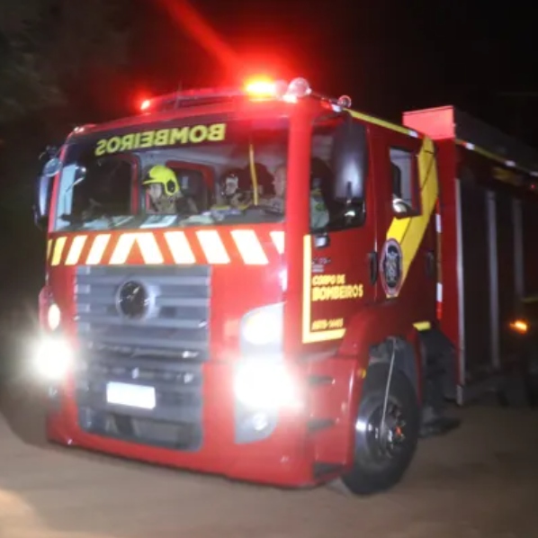 Corpo de Bombeiros controlou chamas em silo