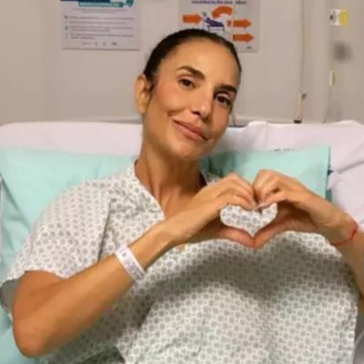  Ivete Sangalo está internada com pneumonia 