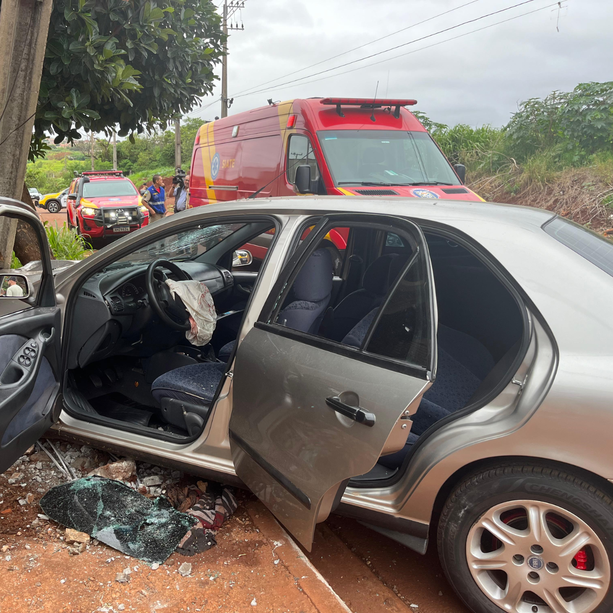  homem é morto a tiros enquanto levava crianças para a escola 