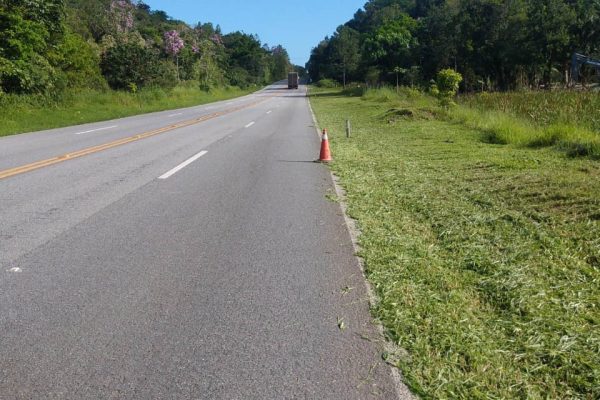 Estrada em manutenção no Paraná