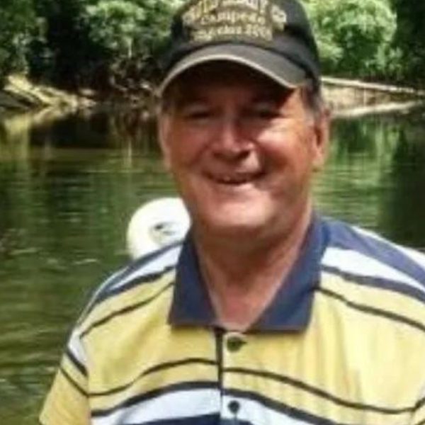 Médico de 72 anos morre após salvar neta de afogamento