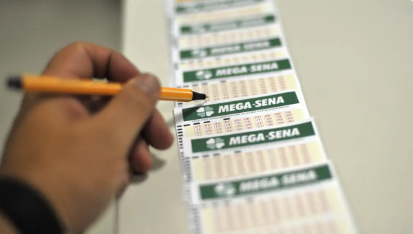 Quatro apostas do Paraná acertaram cinco dezenas no sorteio da Mega-Sena
