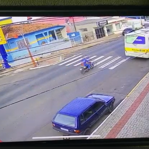mulher atropelada por caminhão