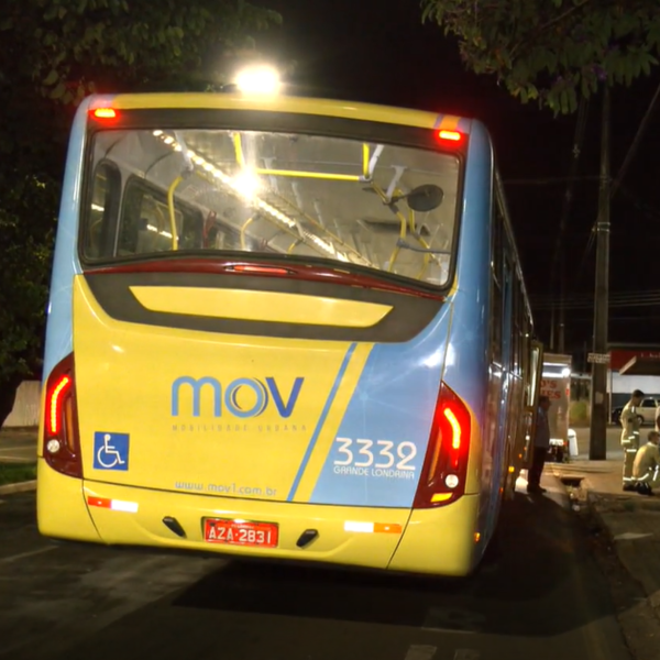 Mulher prensada em ônibus