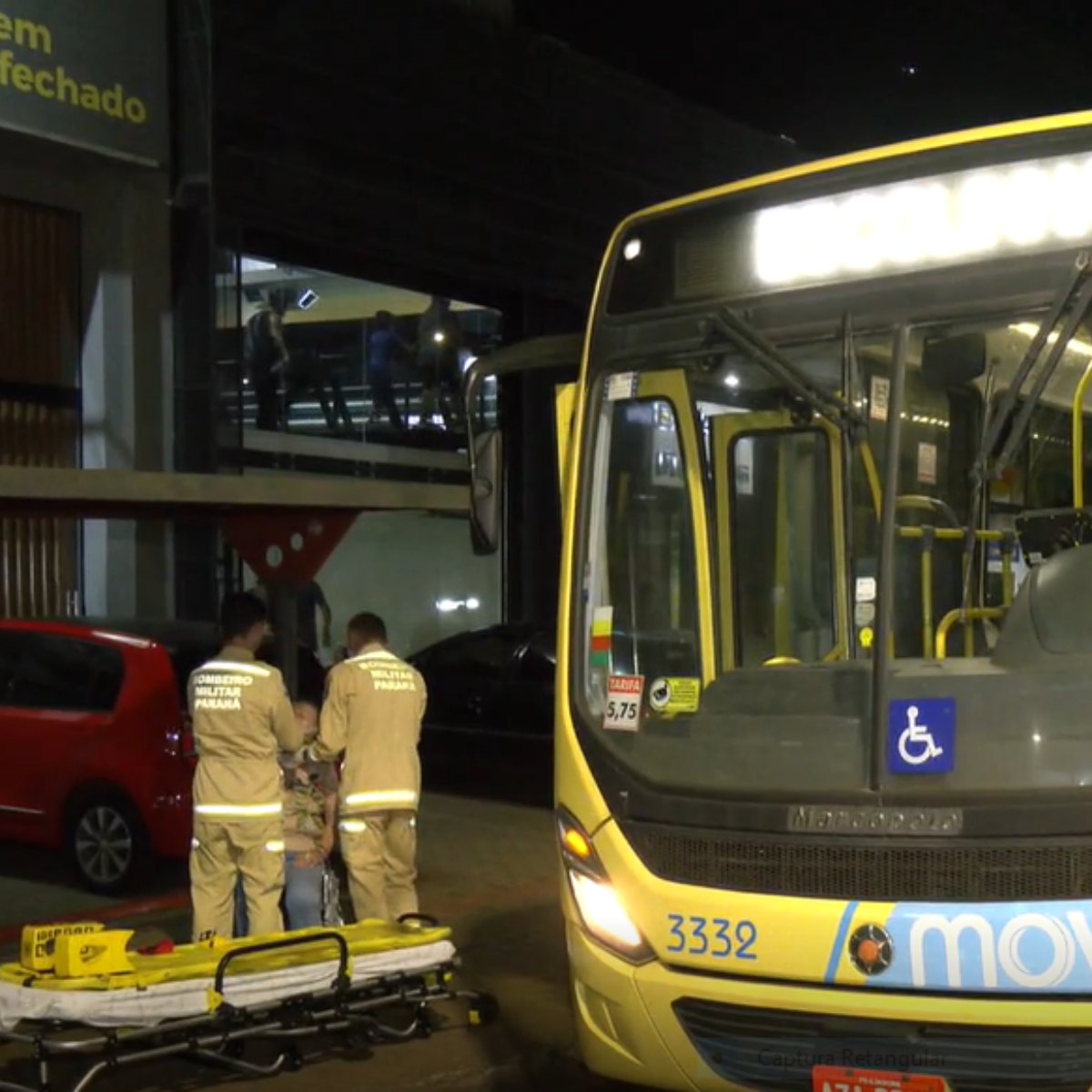  Mulher prensada em ônibus 