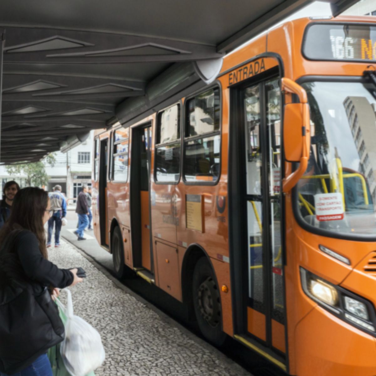Tarifa de ônibus de Curitiba vai se manter em R$6 em 2024