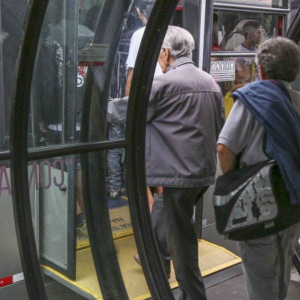 Tarifa de ônibus de Curitiba vai se manter em R$6 em 2024