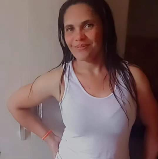 mulher morta com golpes de faca no Paraná