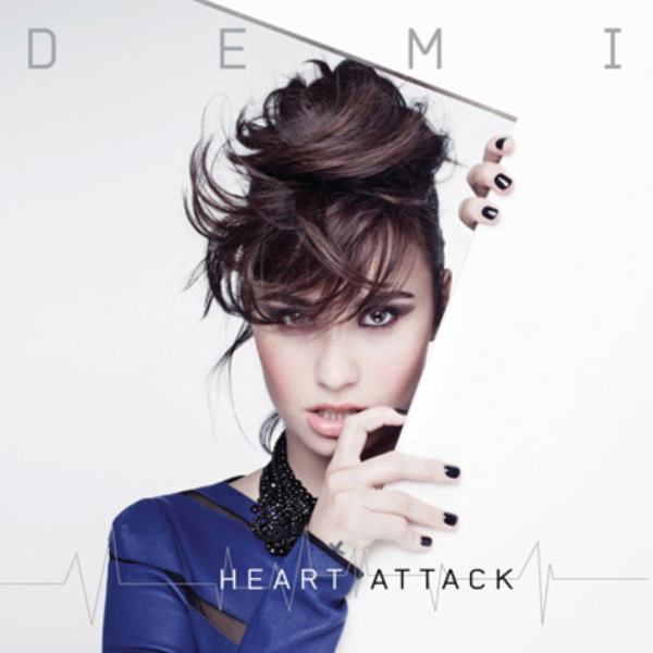 demi lovato canta heart attack para mulheres com problemas cardiacos