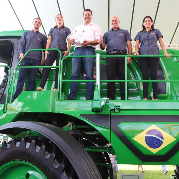 Ratinho Júnior lembra que agro movimenta várias áreas, como o Porto do Paraná