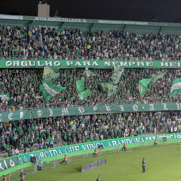 Torcida do Coritiba no Couto Pereira