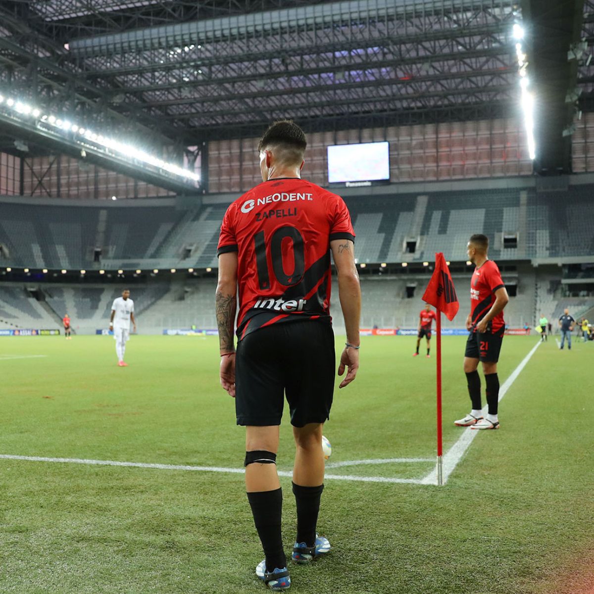  Bruno Zapelli no Athletico 