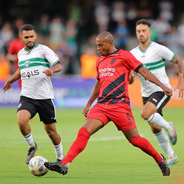 Fernandinho em Coritiba x Athletico (Atletiba)