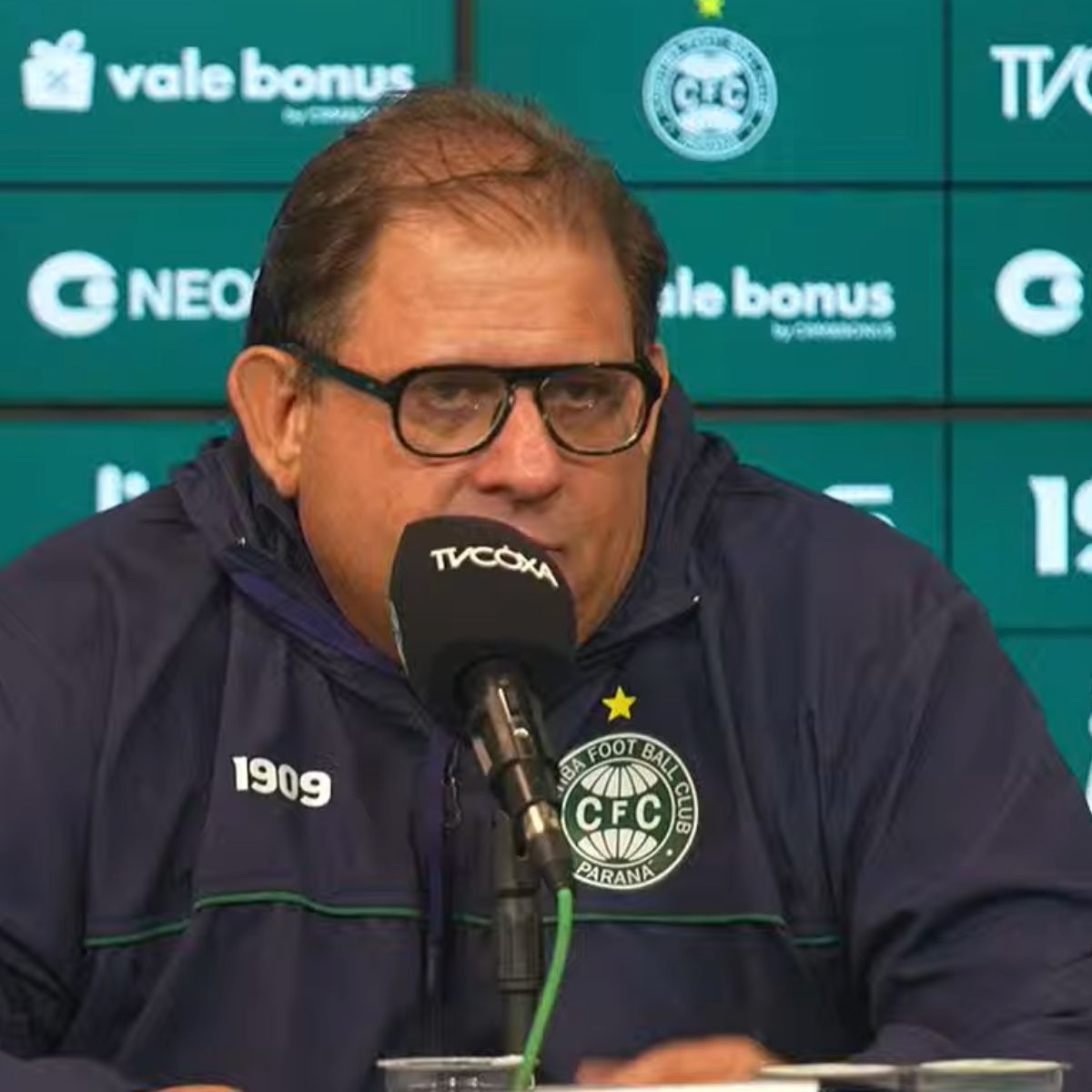  Guto Ferreira, técnico do Coritiba 