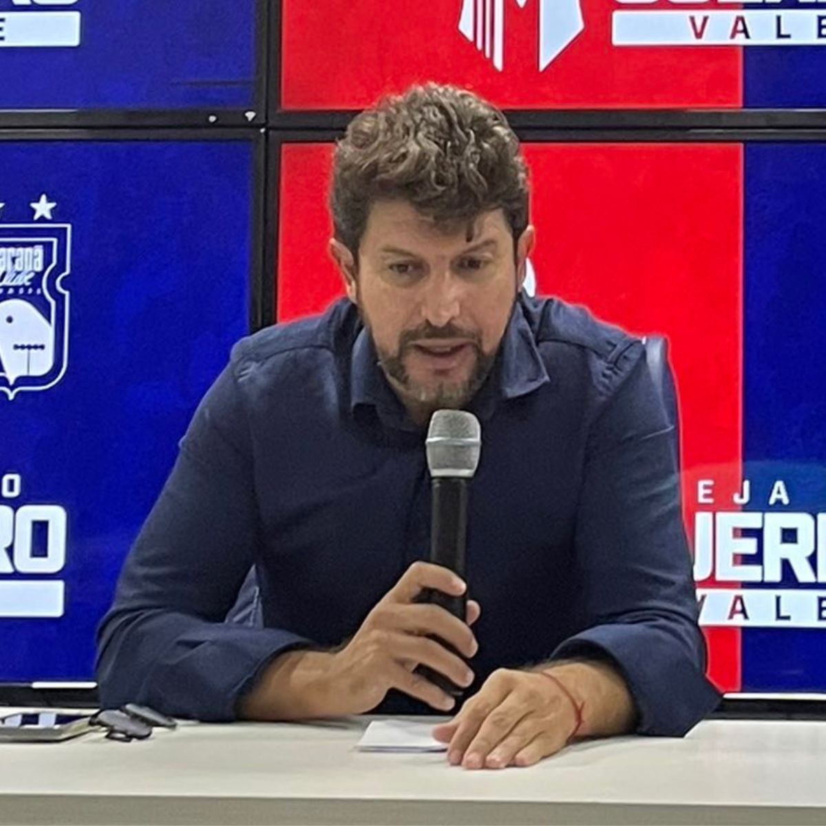  Técnico do Paraná Clube, Tcheco concede entrevista 
