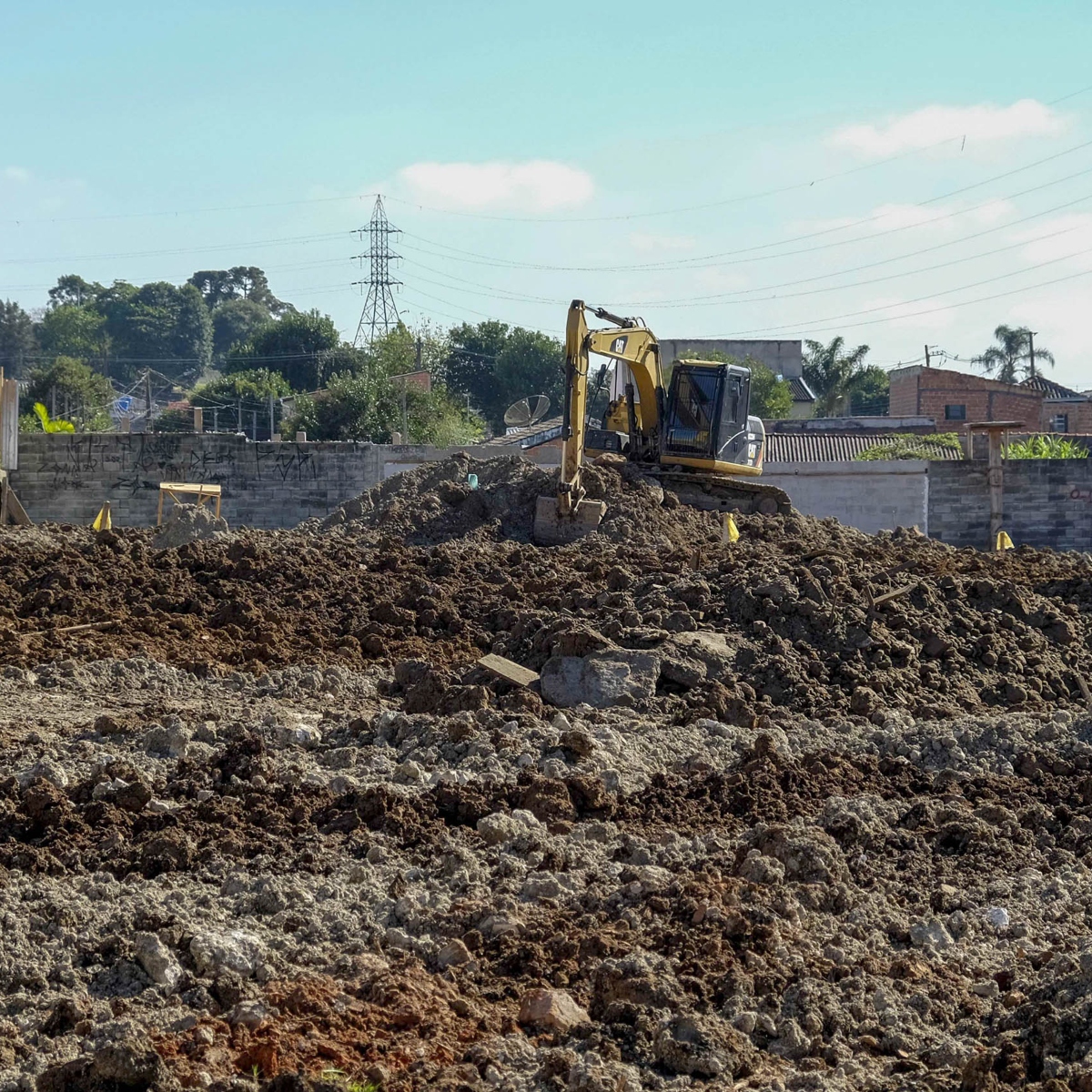  operário soterrado no Atuba - Curitiba 