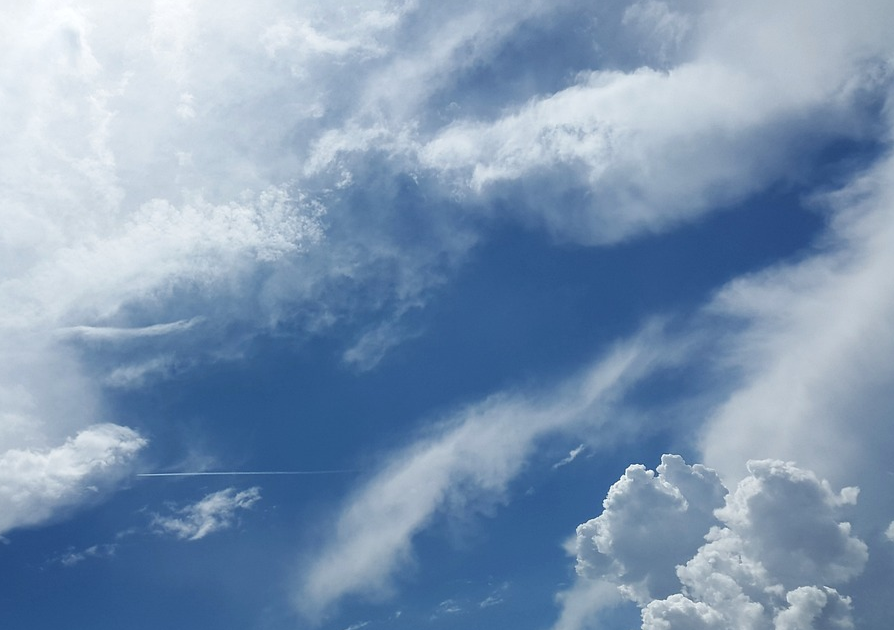  céu azul com nuvens previsão do tempo 