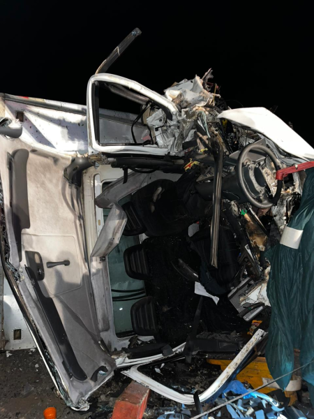 carro batido em acidente na PR-463 entre caminhonete e caminhão