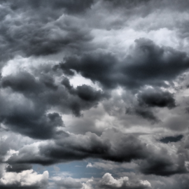 nuvens carregadas de chuva