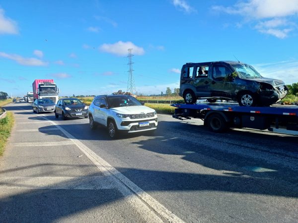 Motorista da Fiat Doblô foi resgatado em estado grave