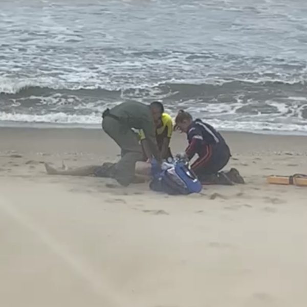 Pai tenta salvar filha de afogamento e morre afogado no litoral do Paraná