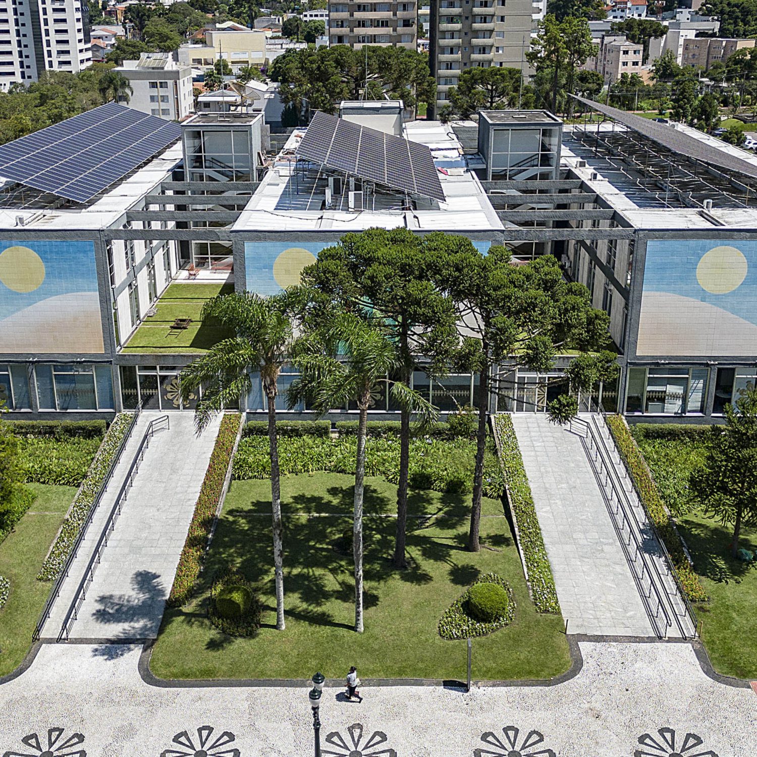  Pesquisa eleitoral para prefeitura de Curitiba (foto) mostra análises diversas. 