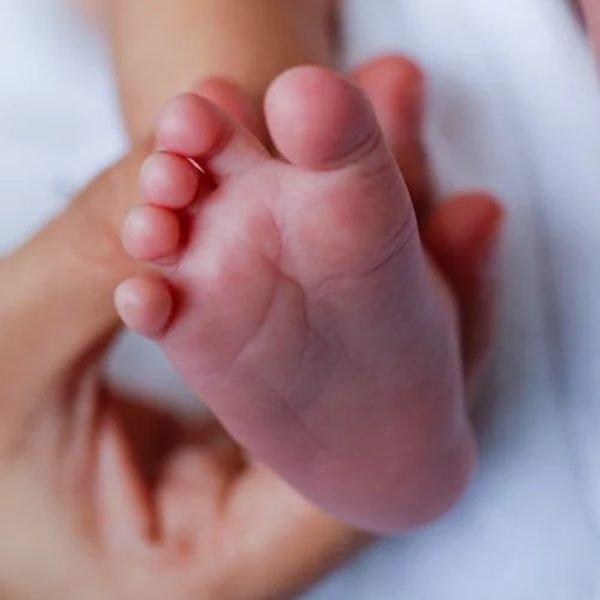Bebê de 6 meses morre enquanto dormia em creche: 
