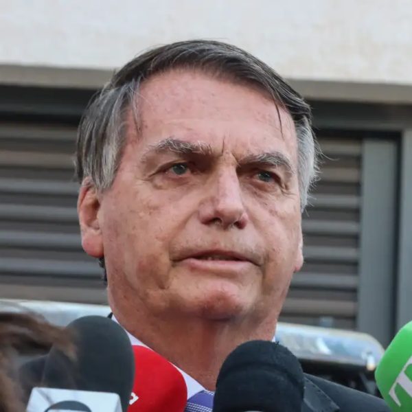 Bolsonaro, Mauro Cid e outras 15 pessoas são indiciadas por caso de falsificação em carteiras de vacinação 