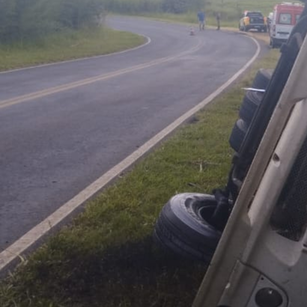 Homem de 75 anos morre após capotamento no norte do PR