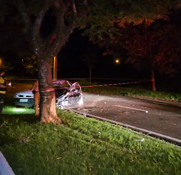 carro batido em acidente que matou motorista em Maringá