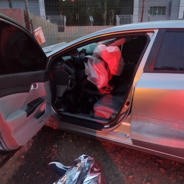 Motorista morre após bater carro contra muro no Paraná