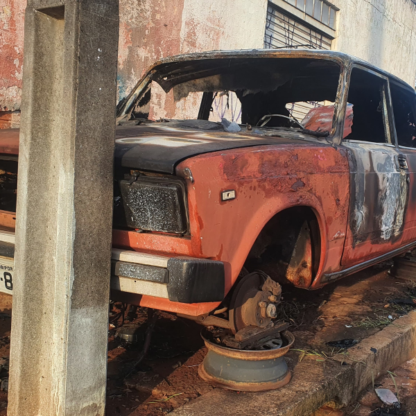  Corpo encontrado em carro incendiado no Paraná 