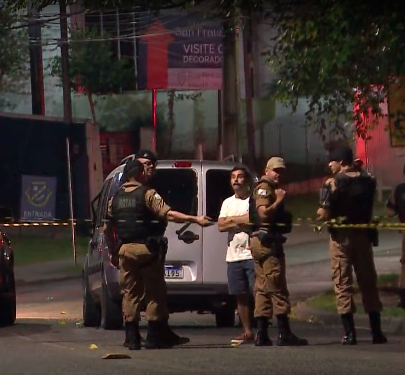  Perseguição e confronto com a PM termina com 3 mortos e acidente em Curitiba 