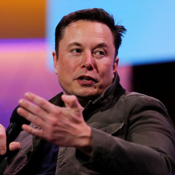 Elon Musk lançará aplicativo em smart TVs para concorrer com YouTube