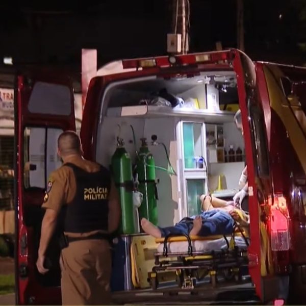 Vítima de ataque em bar foi socorrido por uma ambulância do Siate