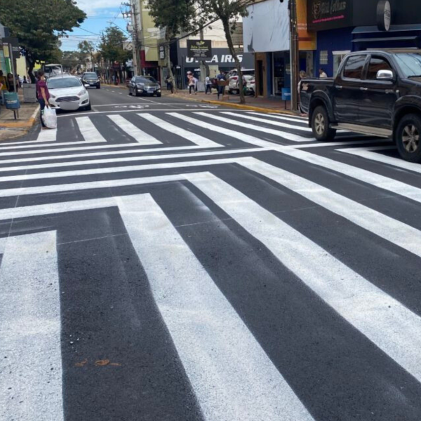 Faixa de pedestre diferente: cidade do Paraná inova na sinalização