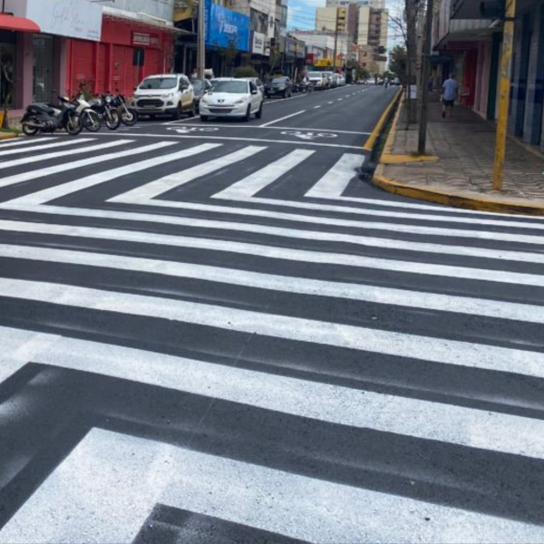 Faixa de pedestre diferente: cidade do Paraná inova na sinalização