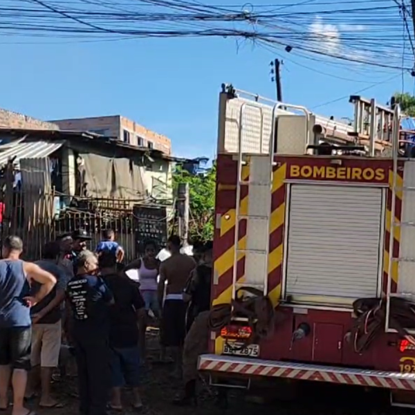 Casal de idosos e vizinhos fazem campanha após incêndio