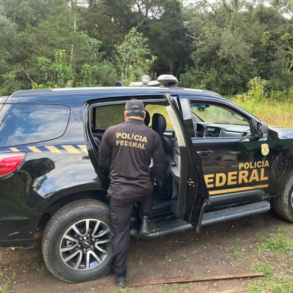 Agentes da Polícia Federal de Curitiba foram até o endereço na Lapa nesta sexta-feira (22)