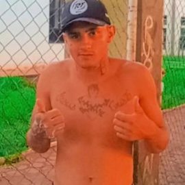 Jovem posta foto nas redes e é morto a tiros em quadra de paróquia no Paraná-